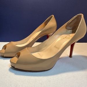 CHRISTIAN LOUBOUTIN Beige Nude Patent Leather Nude Peep Toe Heels Size 38